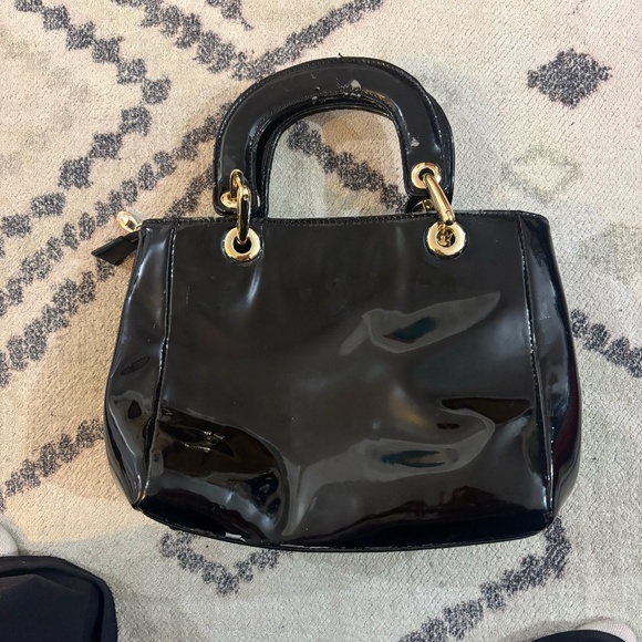 vintage Handbags - UNREAL find Patent leather purse - made in Toronto